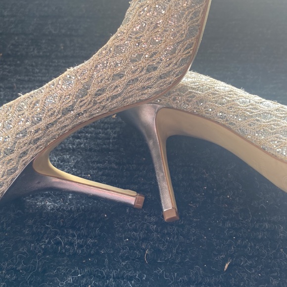 Stunning silver with a hint of gold weave Enzo Angiolini 4” heel in 8.5M - Picture 3 of 6